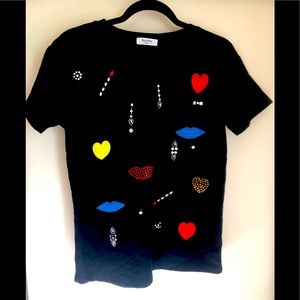 $2/20 Moe moe embroidered tshirt